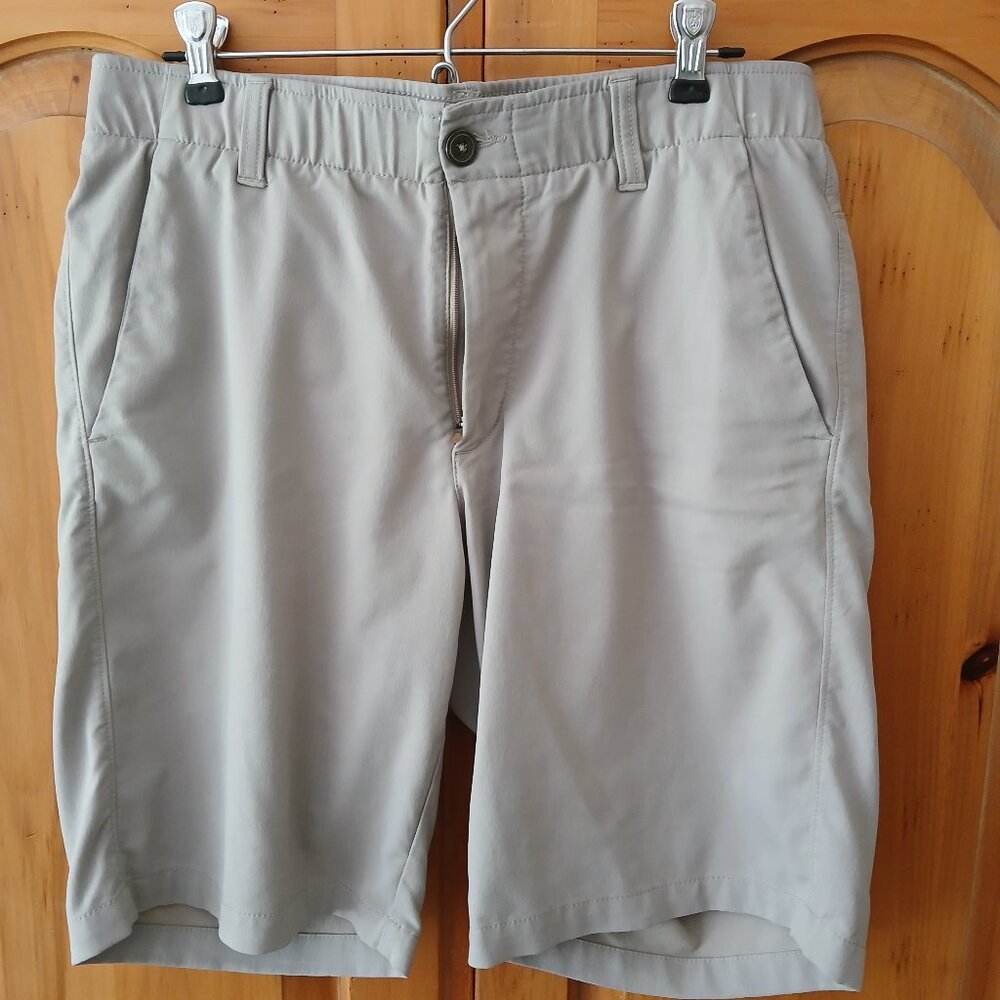 Under Armour Golf Shorts Mens Loose Heat Gear Size 32 Taupe 10” Inseam EUC
